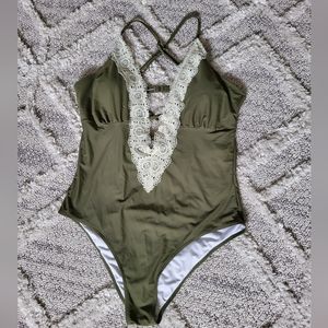 CUPSHE -Olive Green bathingsuit with crochet detail XXL